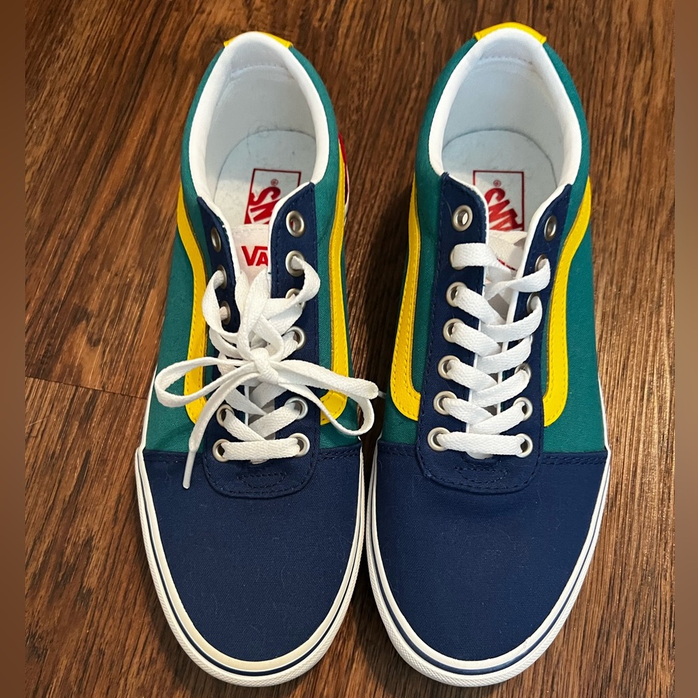 SOLD- mens VANS size 9